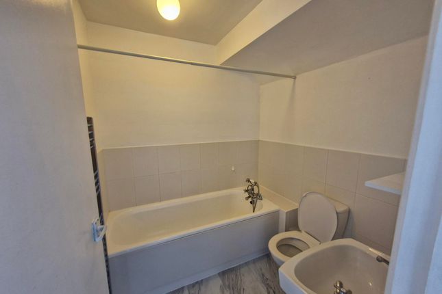 109, Stamford photo 2