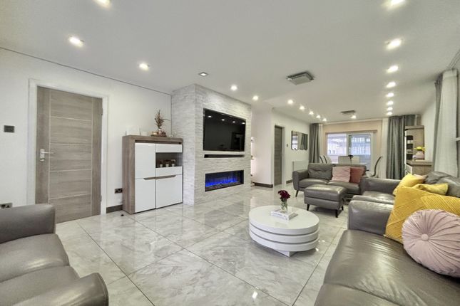 114, Clifton Drive, South Shore photo 2