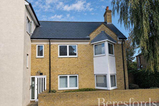 2-bed flat on Moulsham Street, Essex, £240,000