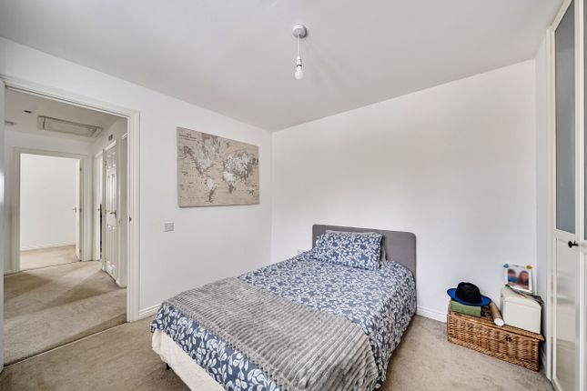 19, Callington Road, Swindon photo 4