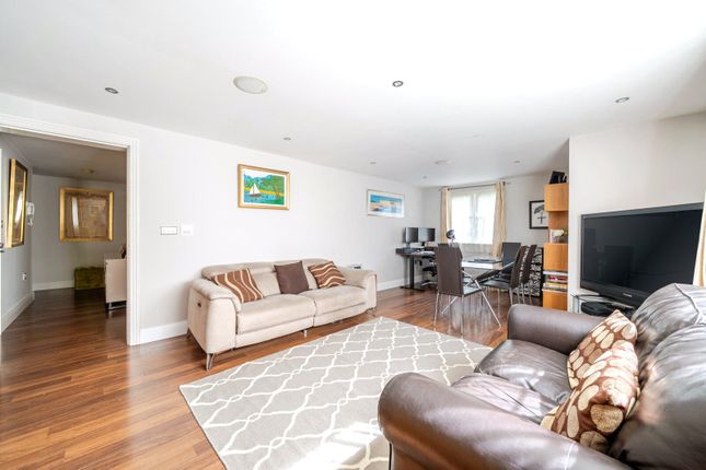 Flat 10,, Claycorn Court, Esher photo 4
