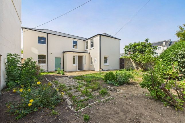 7, Norfolk Place, Littlehampton photo 2