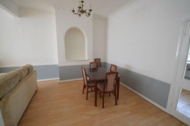 30 Hatherley Gardens, East Ham, London photo 4