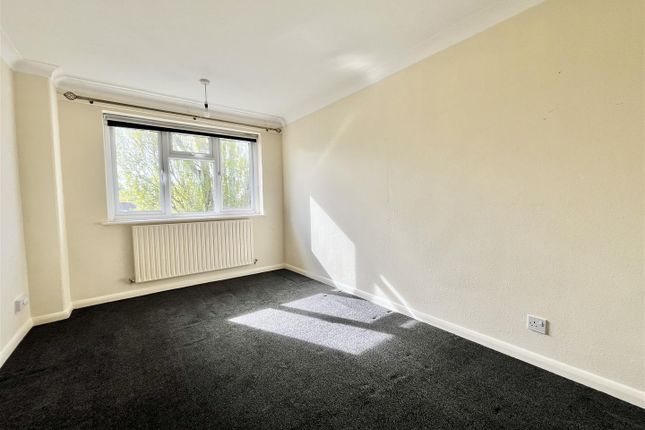 25, Fairlight Gardens, Hastings photo 2