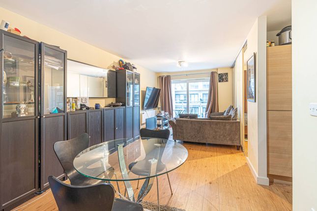 Flat for sale in Boulevard Drive, Colindale, London