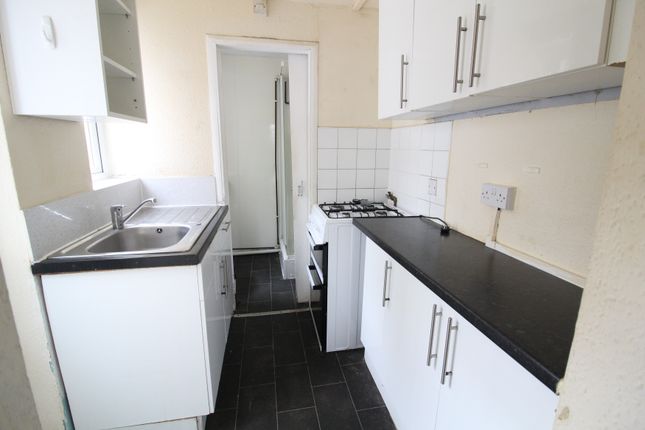 Terraced house to rent in Islingword Place, Brighton