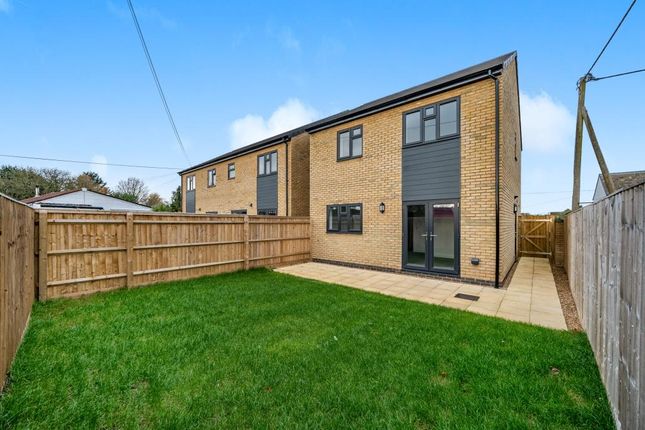 Detached house for sale in Banwell Close, Carterton, Oxfordhshire