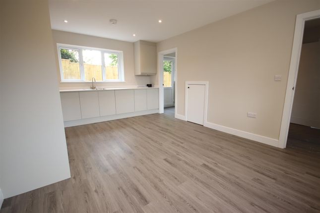 11a, York Close, Chippenham photo 4