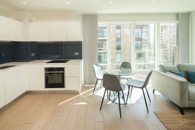 Flat 904, 305, Cottam House, Kidbrooke Park Road, London photo 4