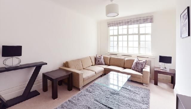 Flat to rent in Park Road, St Johns Wood, London