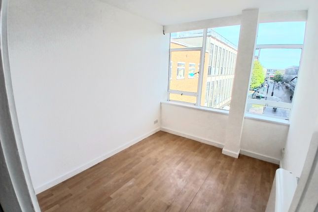Flat to rent in Queensway, Stevenage