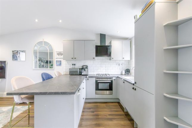 29, Shorediche Close, Ickenham photo 4