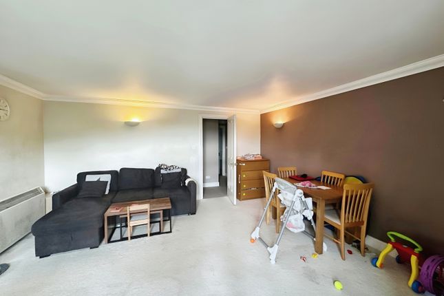 37 Waterford House, Thorney Mill Road, West Drayton photo 4