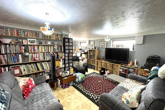 33, Abbey Way, Milton Keynes photo 3