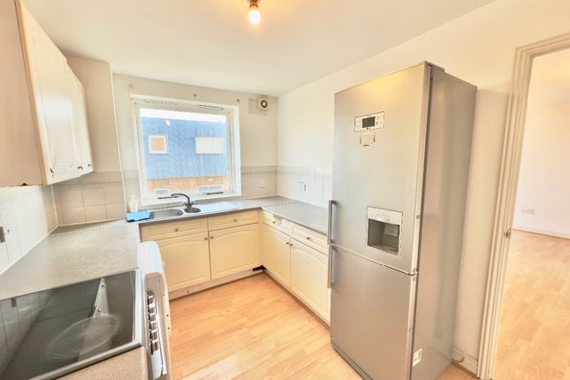 17 Fishguard Way, London photo 4