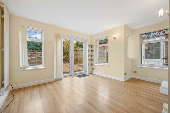 6 South Green Drive, Stratford-Upon-Avon photo 4