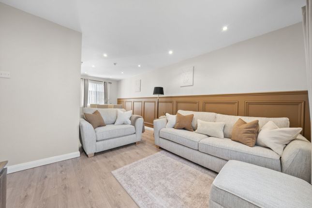 43, Balmoral Place, Stenhousemuir photo 4