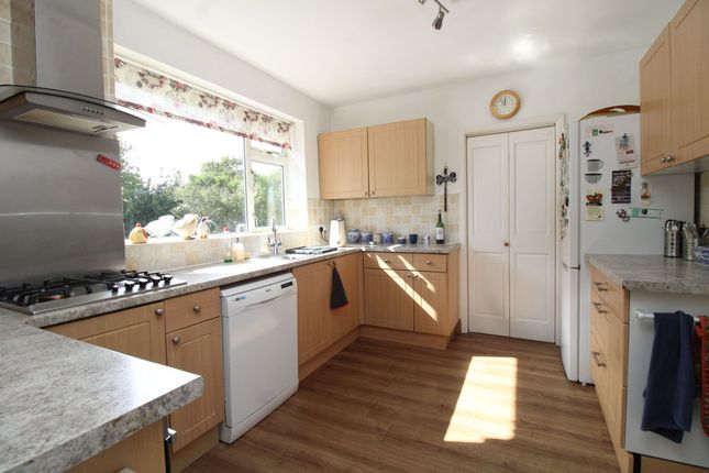 194 Penwill Way, Paignton photo 4