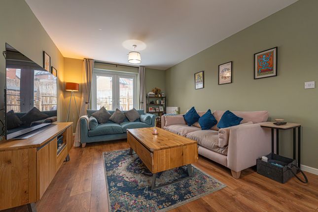 15 Sir Bartholomew Grove, Caldicot photo 3