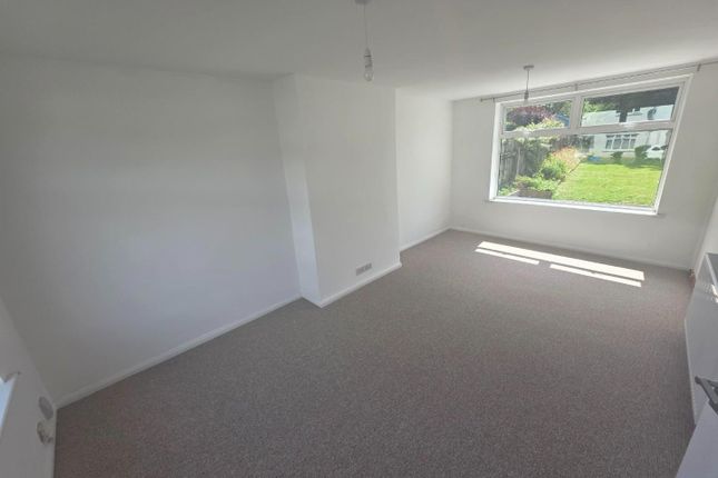 37, Willow Close, Penarth photo 3