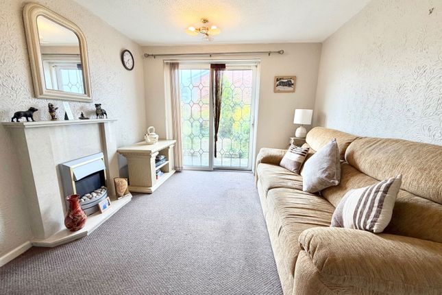 33, Rosemoor Drive, Brierley Hill photo 2