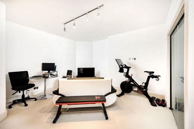 203 Addison House, Grove End Road, London photo 3