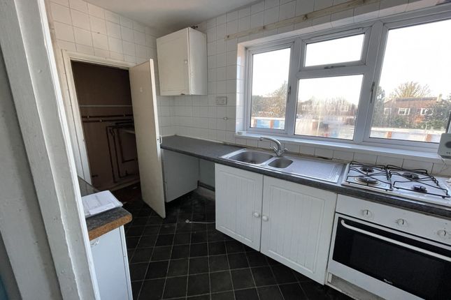 Flat for sale in Langridge Court, Brewers Hill Road, Dunstable, Bedfordshire