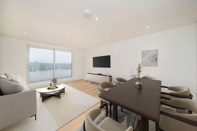 Flat 82, Lakeside, 82, Eaton Drive, Kingston Upon Thames photo 2