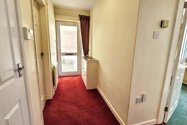 8, Peters Avenue, Leicester photo 3