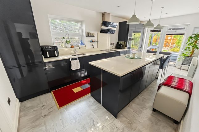 6 Hollins Close, Bury photo 4