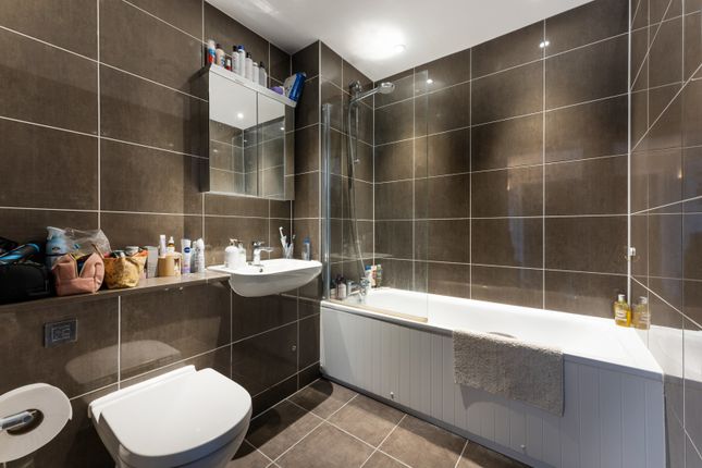 Flat for sale in Palmerston Road, Wimbledon, London