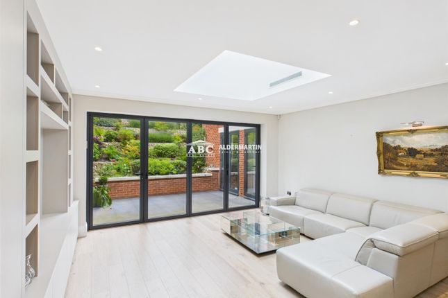 Flat 1, 21, Stoneways, Tenterden Grove, London photo 3