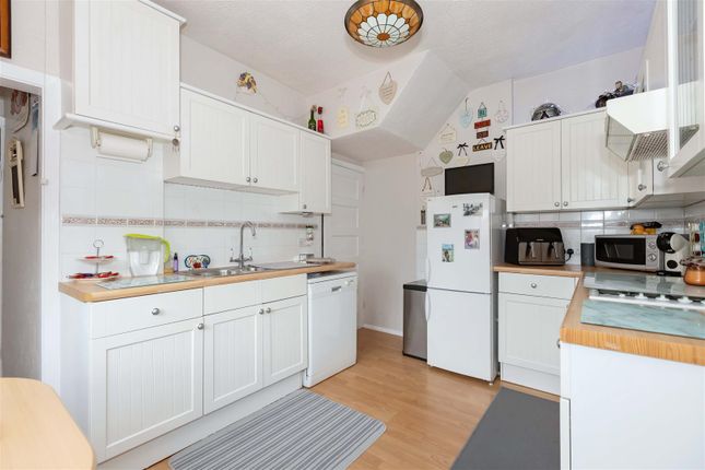 42, Poulters Lane, Worthing photo 4