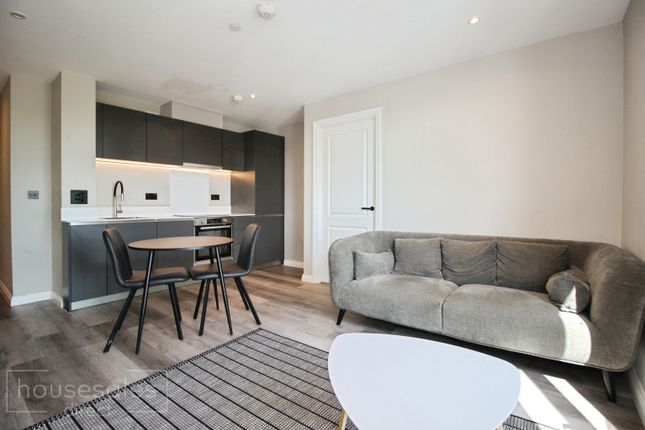 Flat 152, Springwell Gardens, Leeds photo 3