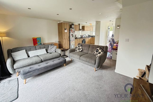 19, Limestone Close, Swadlincote photo 3