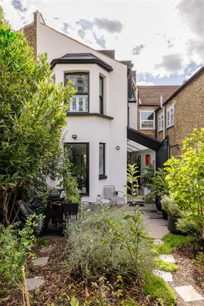 Second Ave, E17