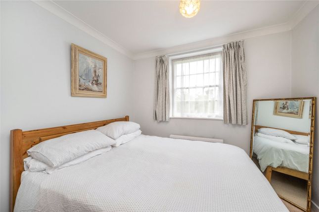 Flat to rent in The New House, Hampton Court Road