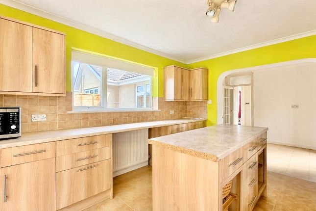 32, Saxondale Avenue, Burnham-on-sea photo 4