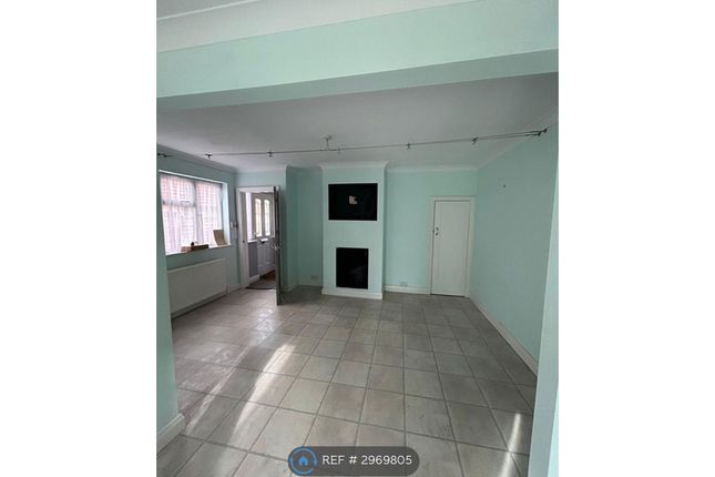 Meadfield Road, Slough photo 3