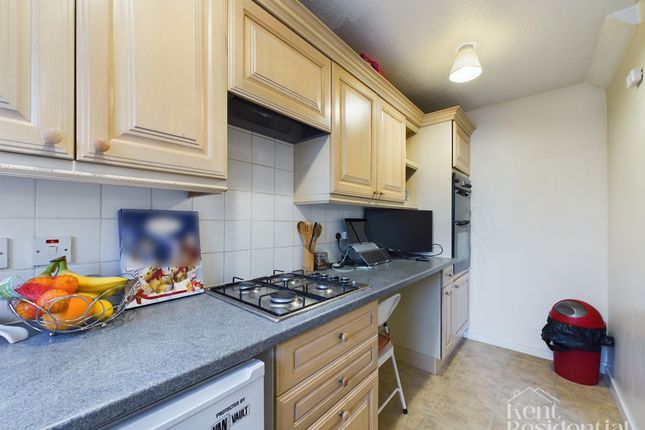 37 Tay Close, Chatham photo 3
