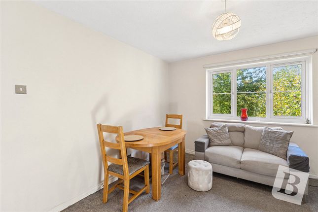 Chase End, Basildon photo 4