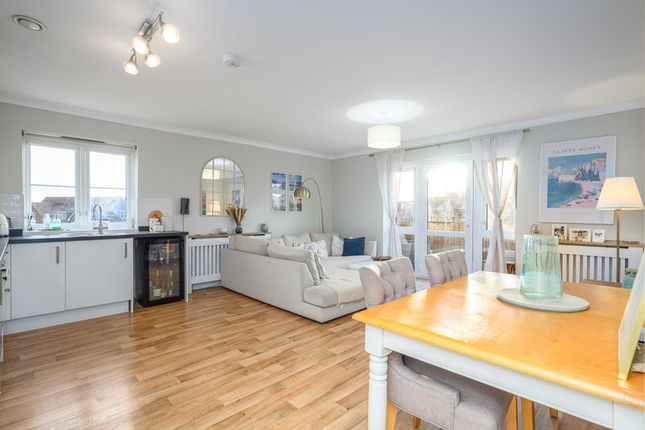 Flat 9, 2, Alderson Grove, Walton-On-Thames photo 4