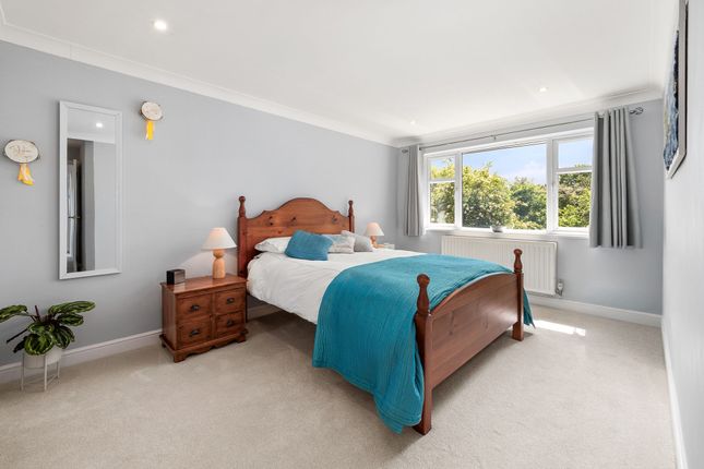 18 Quineys Leys, Stratford-Upon-Avon photo 3