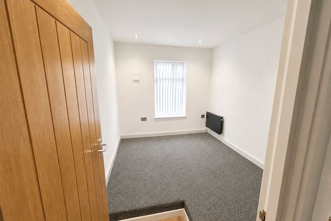 Flat 2, 12, Lower Mill Street, Worcestershire photo 4
