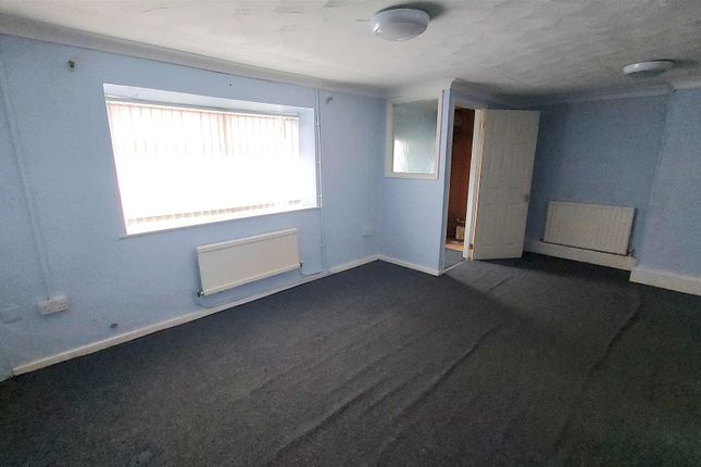 32, Castle Street, Maesteg photo 4