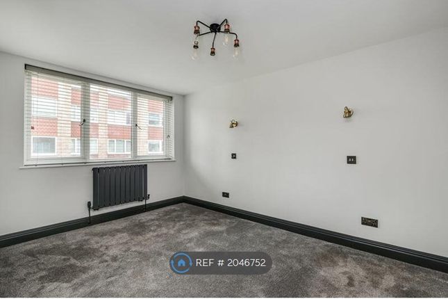 Flat to rent in Farleigh Court, South Croydon