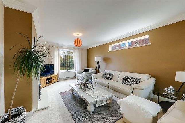 307, South Farm Road, Worthing photo 3