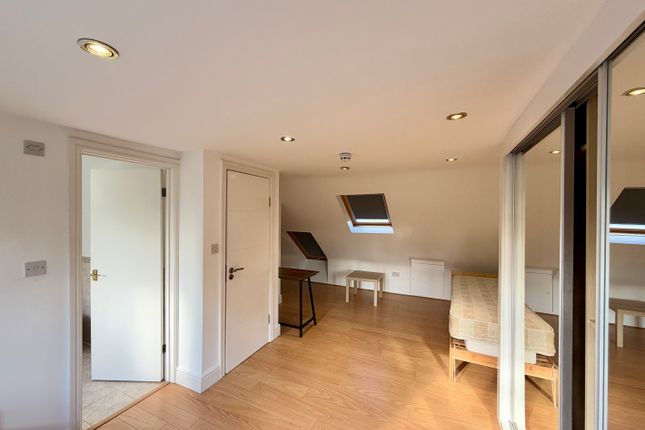 1, Holders Hill Avenue, London photo 3