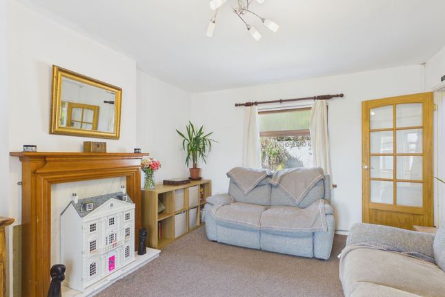 59, Glyndwr Avenue, St. Athan, CF62 photo 4