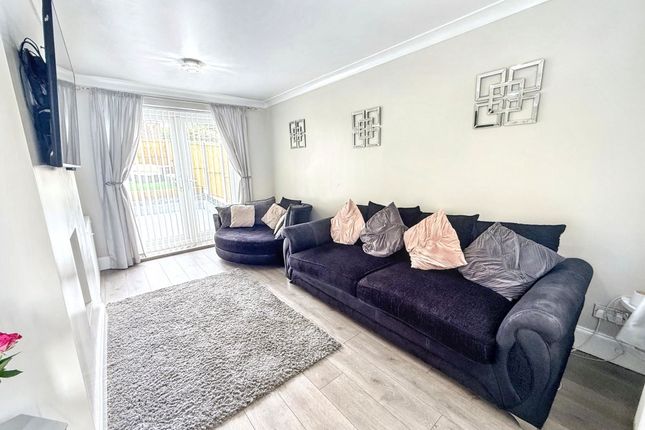 28, Hale Rise, Peterlee photo 2